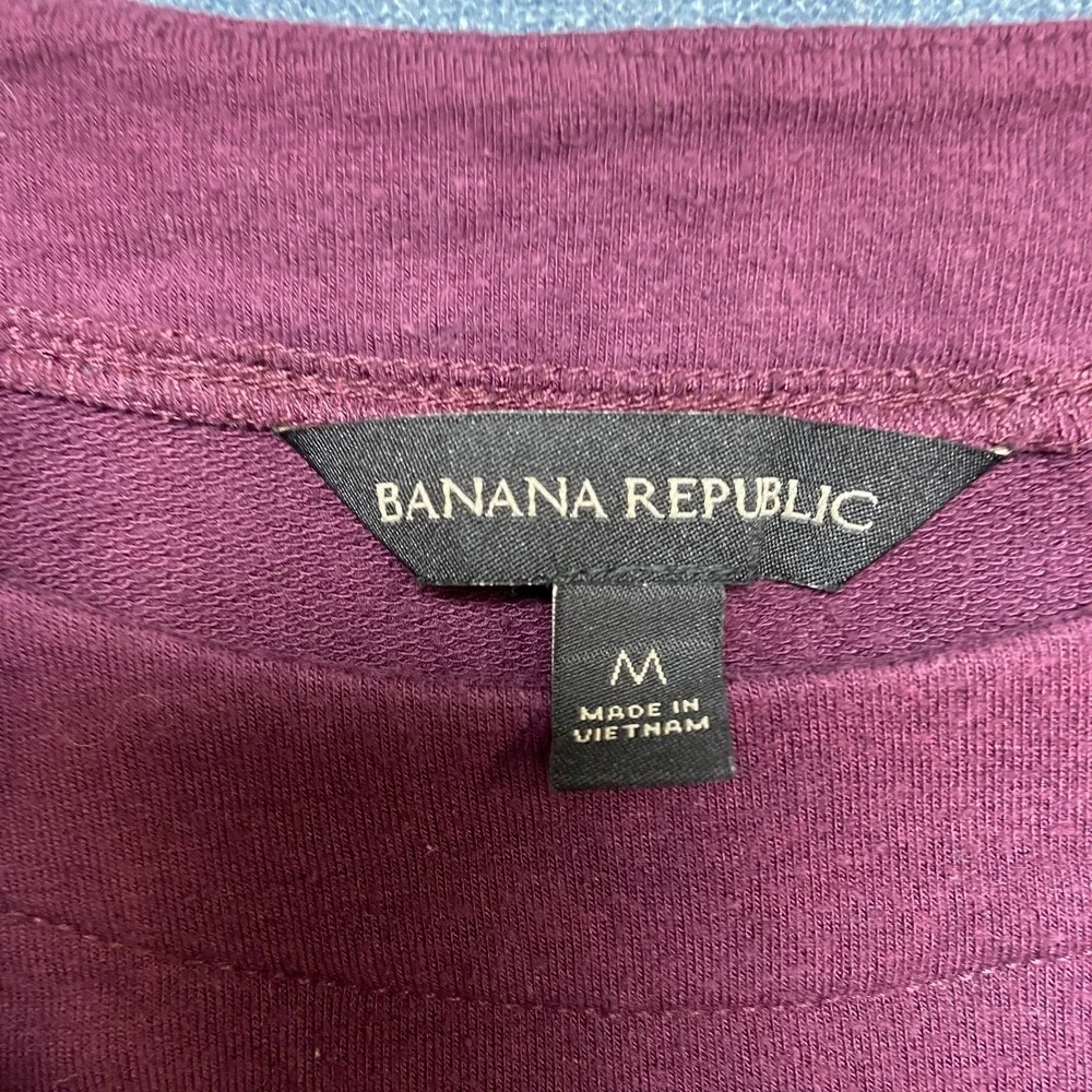Banana Republic Blank T-Shirt Mens M Burgundy Side Slit Performance Crew Neck